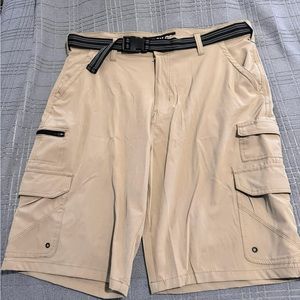 Men’s khaki cargo shorts size 36 new never worn